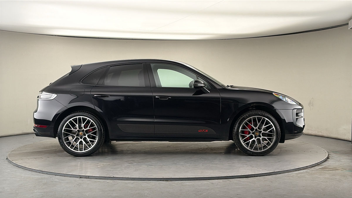 Porsche Macan Image 16