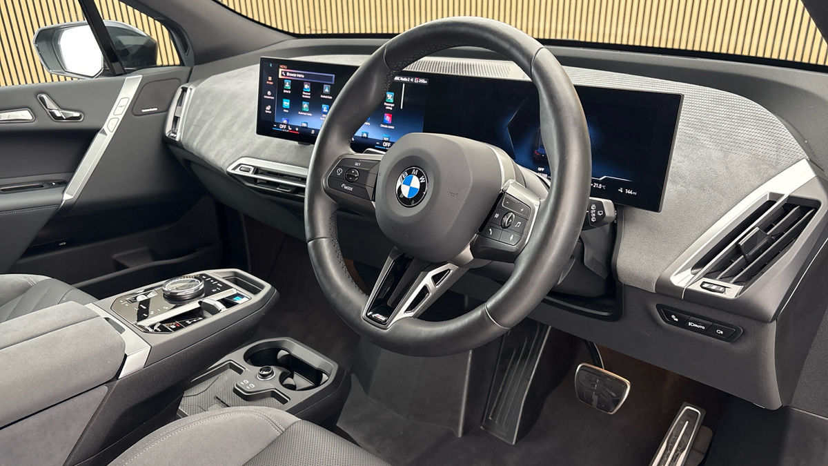 More views of BMW iX