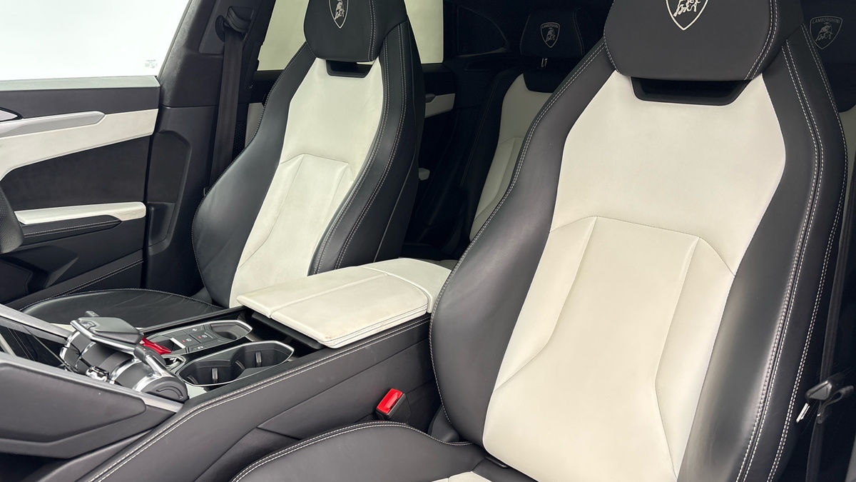 Lamborghini Urus Image 7