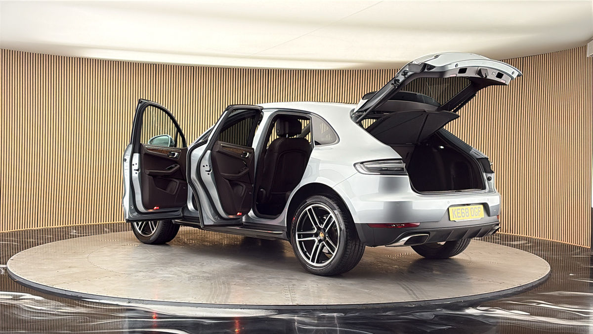 More views of Porsche Macan