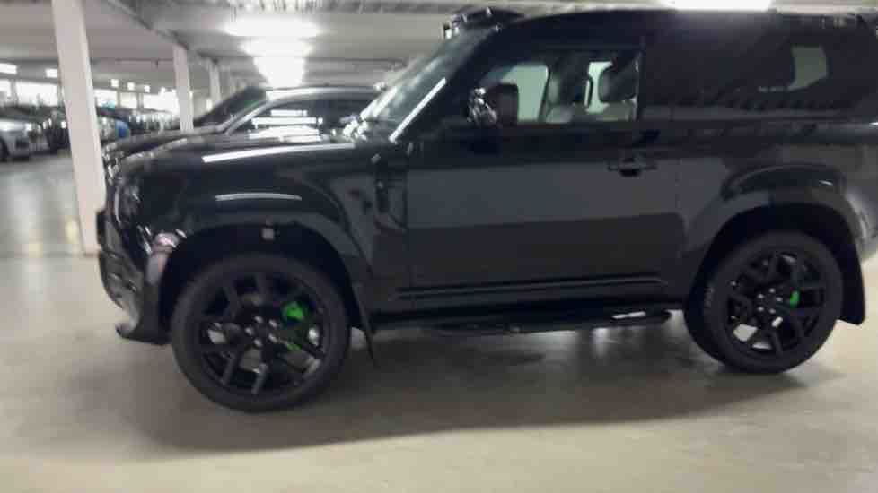 More views of Land Rover Defender 90