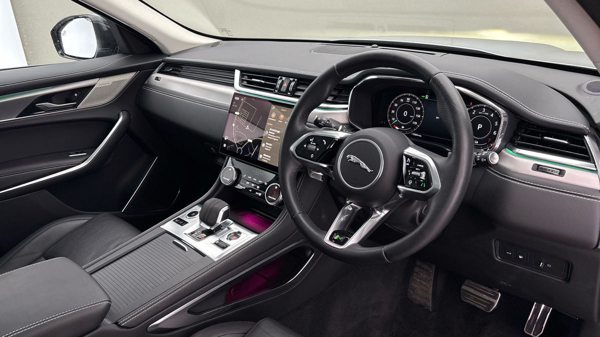 Jaguar F-PACE Image 5