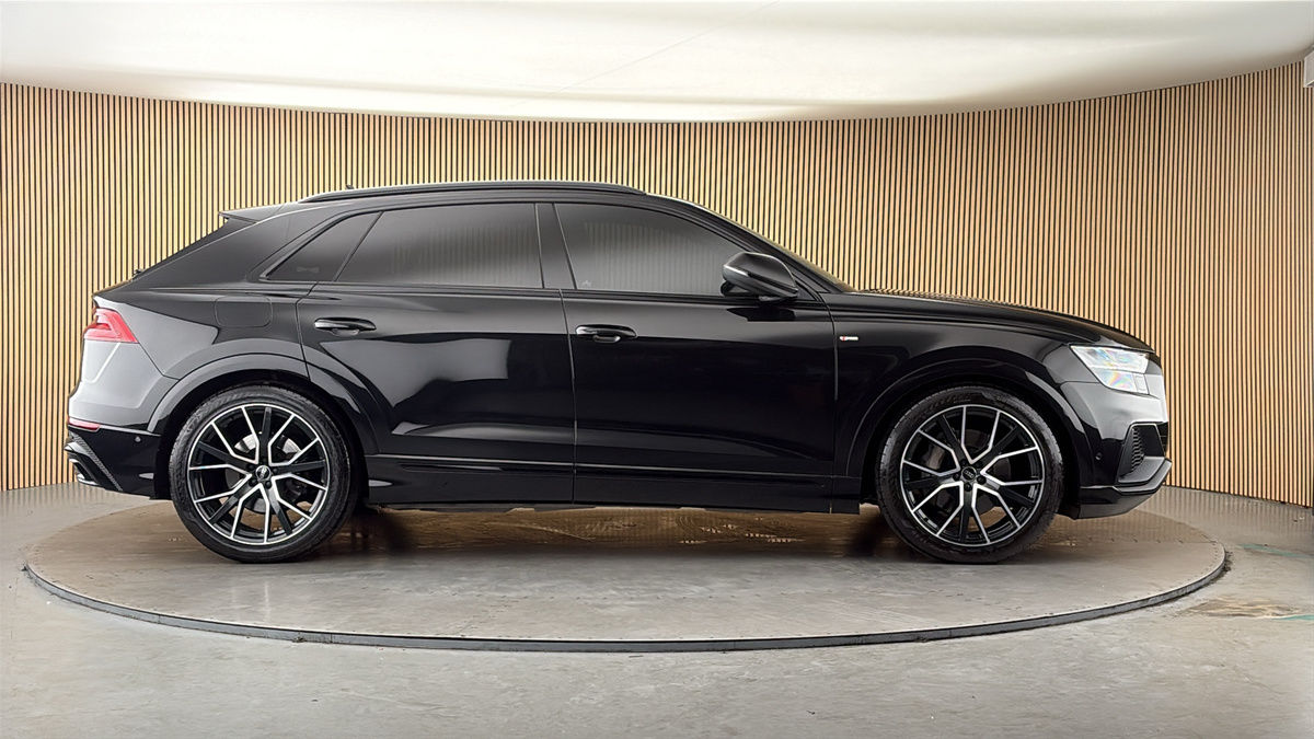 Audi Q8 Image 16