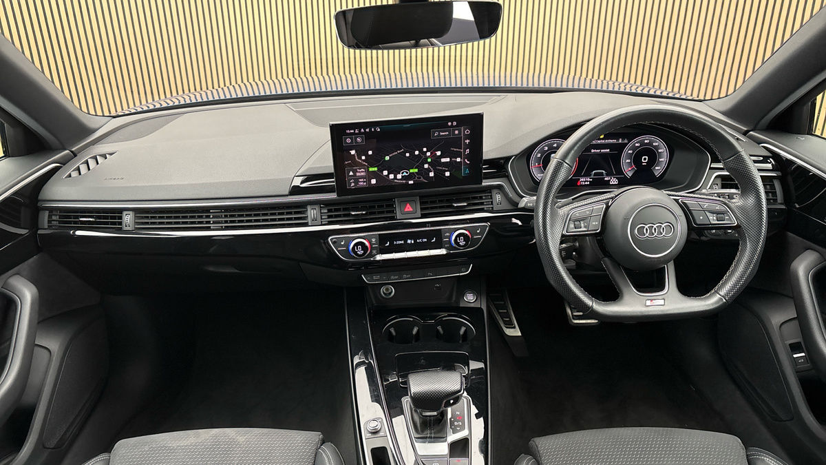 Audi A4 Avant Image 12