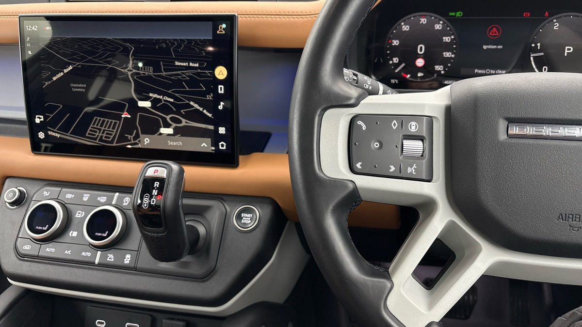 Land Rover Defender 110 Image 13