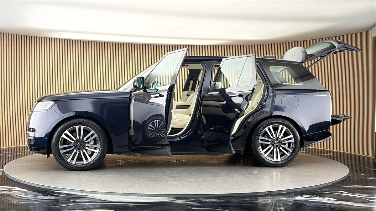 More views of Land Rover Range Rover