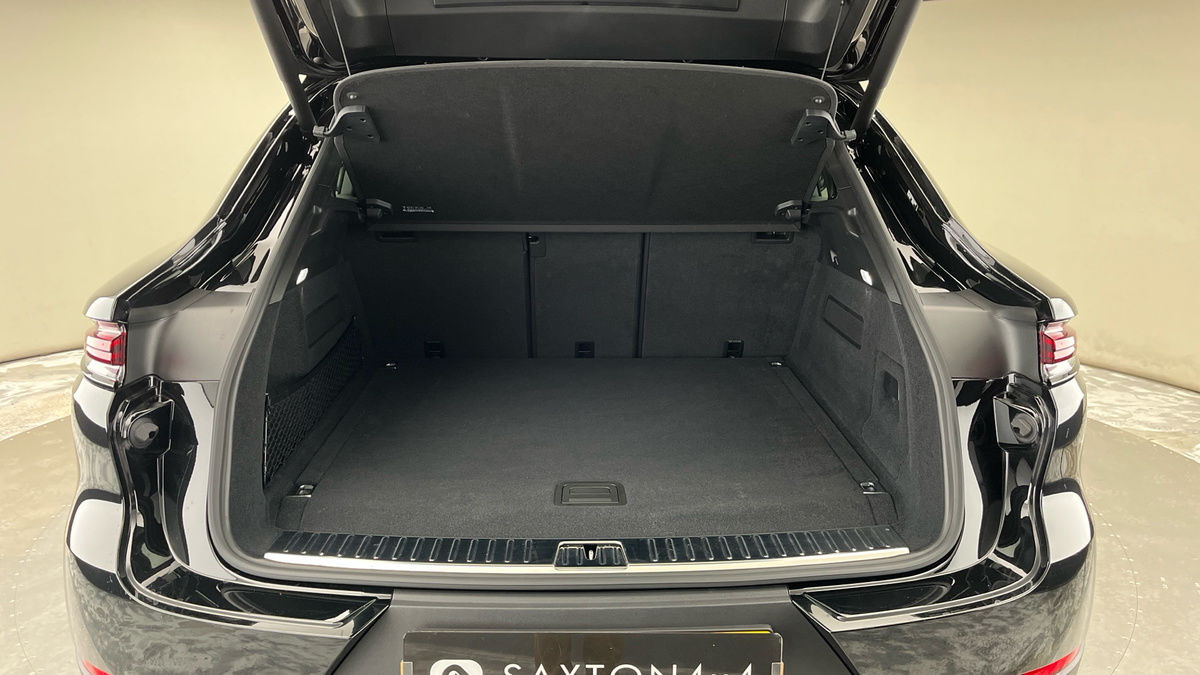 Porsche Cayenne Image 11