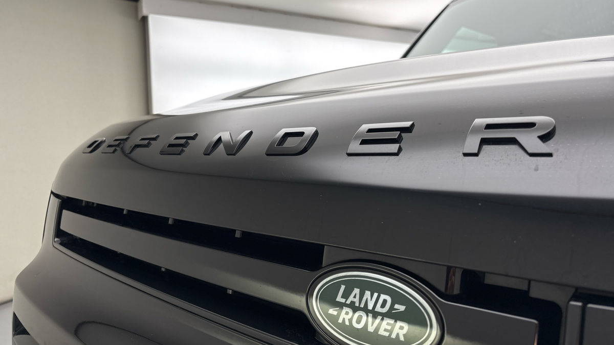 Land Rover Defender 90 Image 24