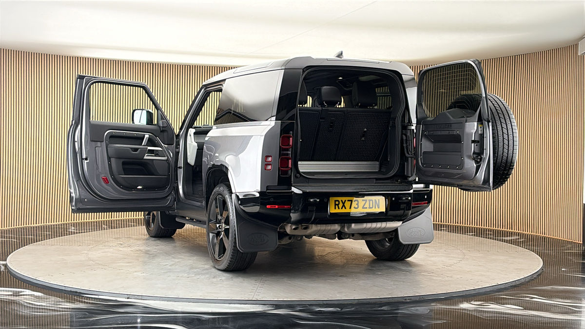 More views of Land Rover Defender 90