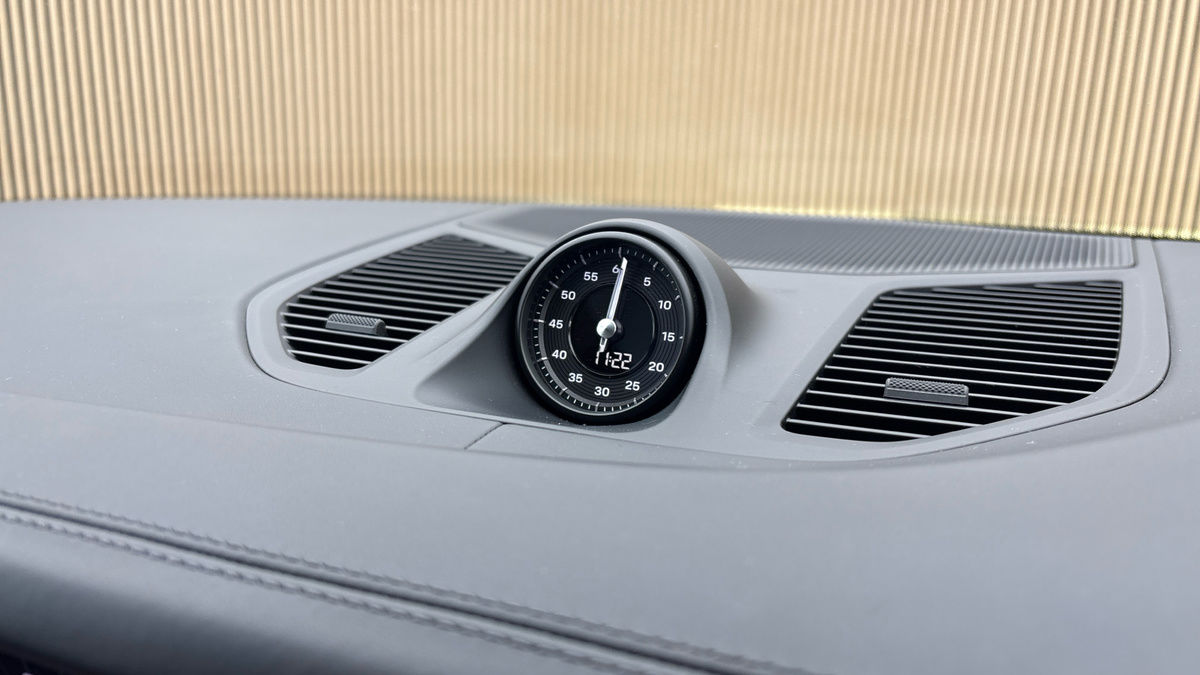 Porsche Cayenne Image 28