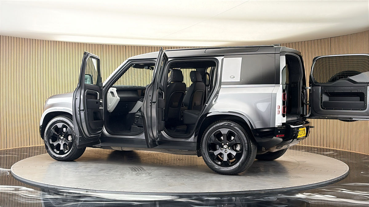 More views of Land Rover Defender 110
