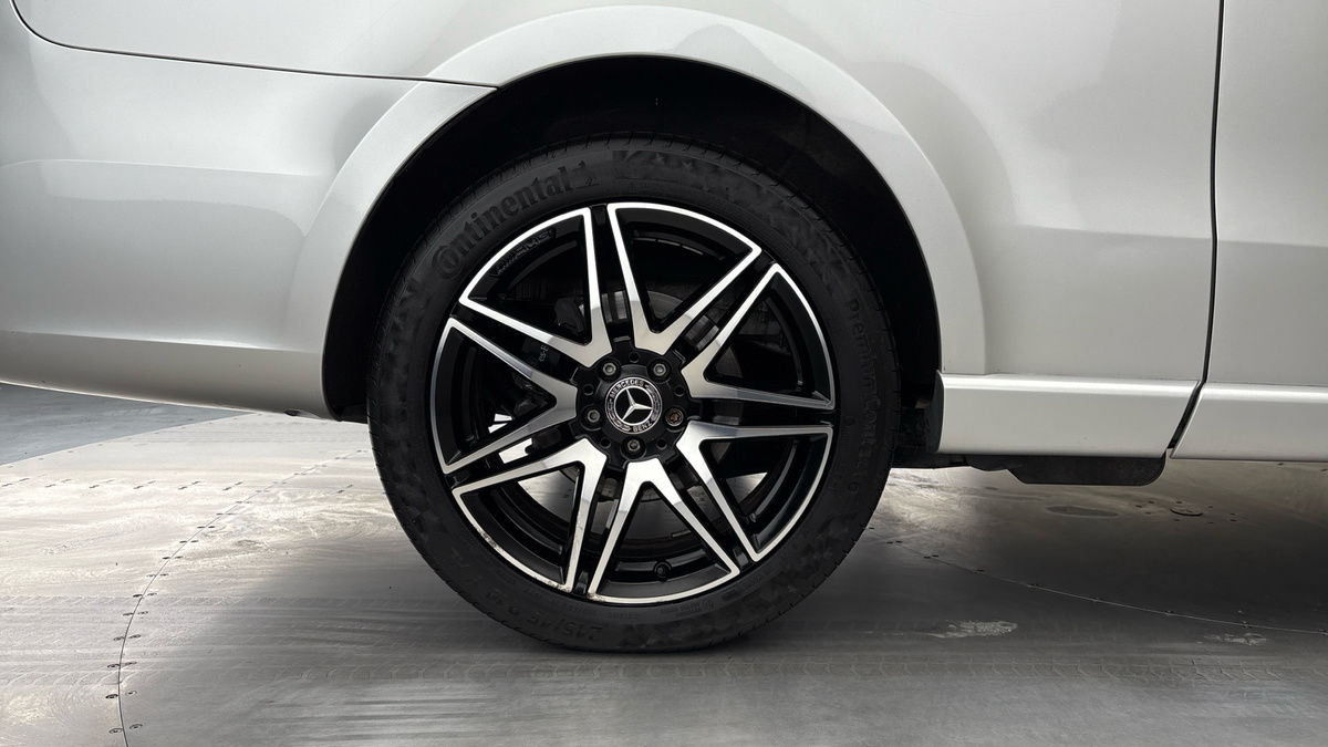 Mercedes-Benz V Class Image 22