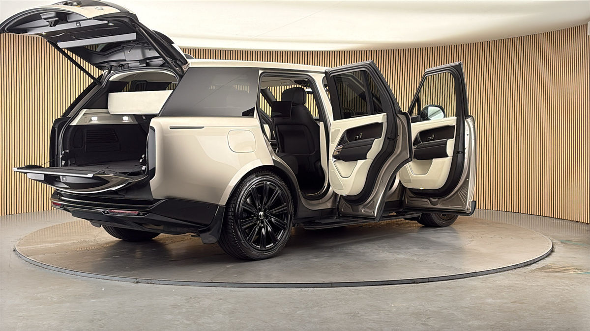 More views of Land Rover Range Rover
