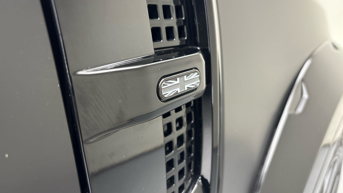 Land Rover Defender 110 Urban Image 25