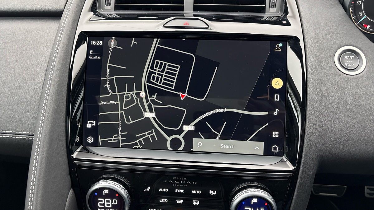 Jaguar E-PACE Image 17