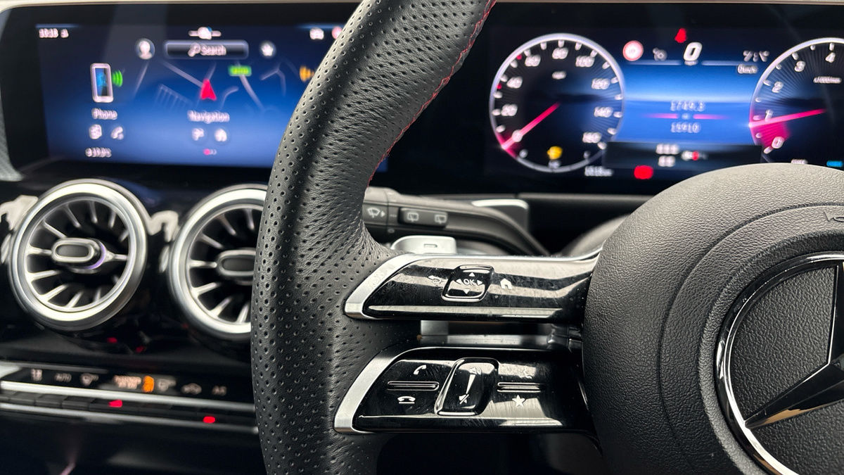 Mercedes-Benz GLB Image 13