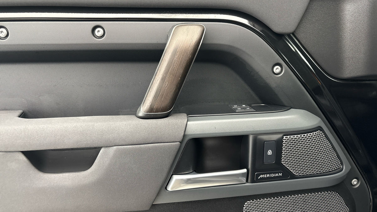 Land Rover Defender 110 Urban Image 38