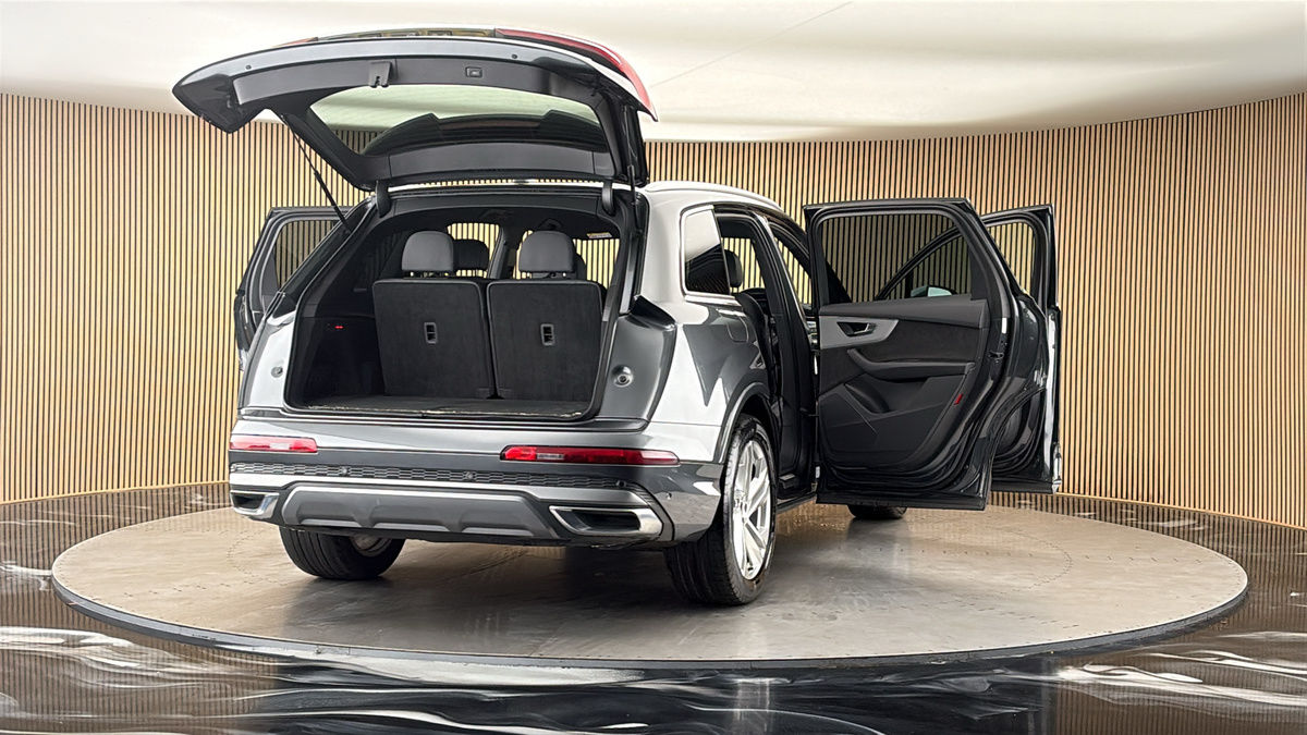 More views of Audi Q7