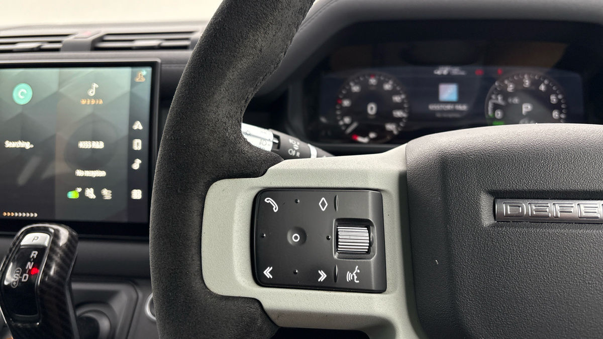 Land Rover Defender 110 Image 13