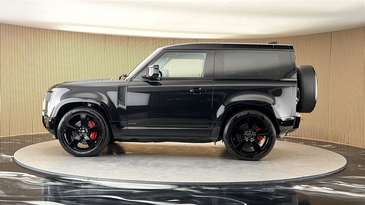 Land Rover Defender 90 Image 15