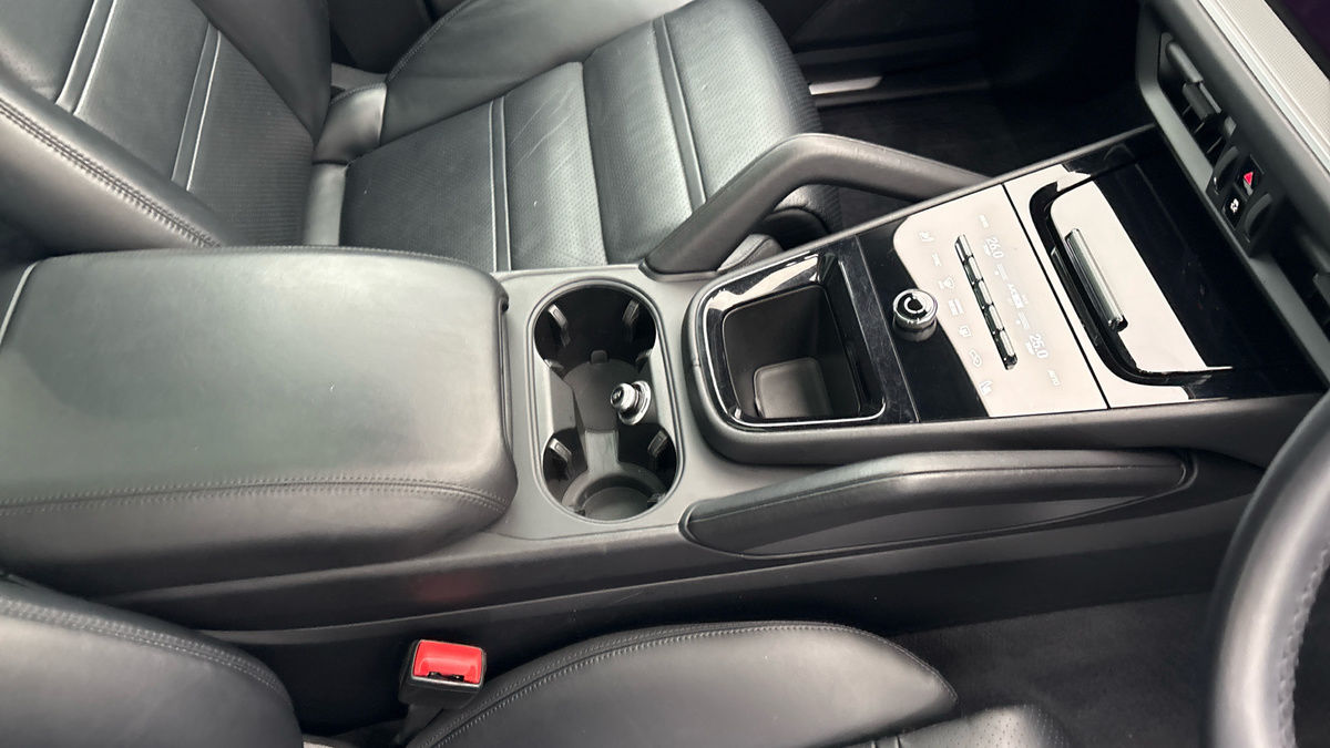 Porsche Cayenne Image 18