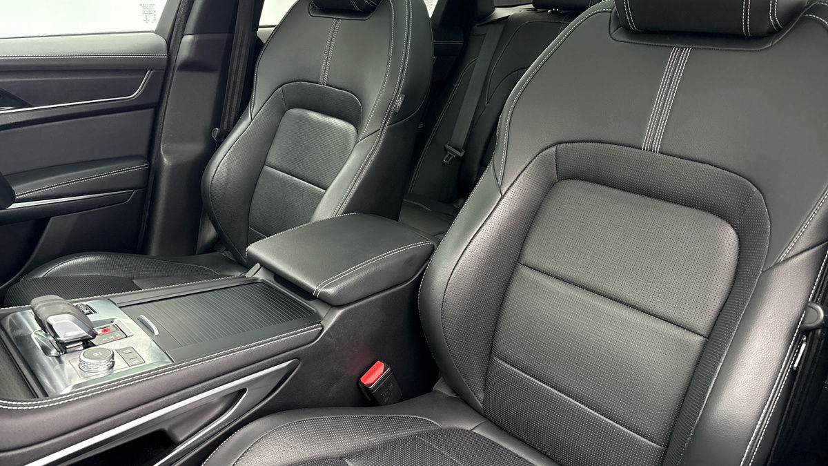 Jaguar F-PACE Image 7