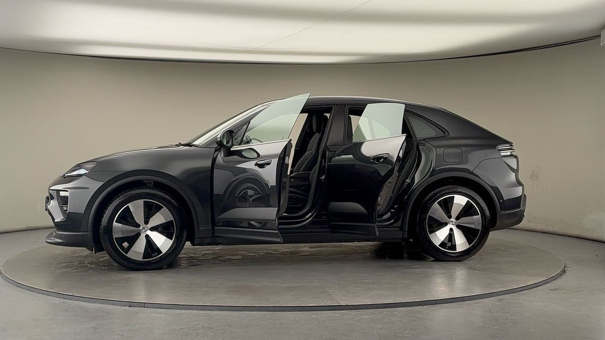 More views of Porsche Macan