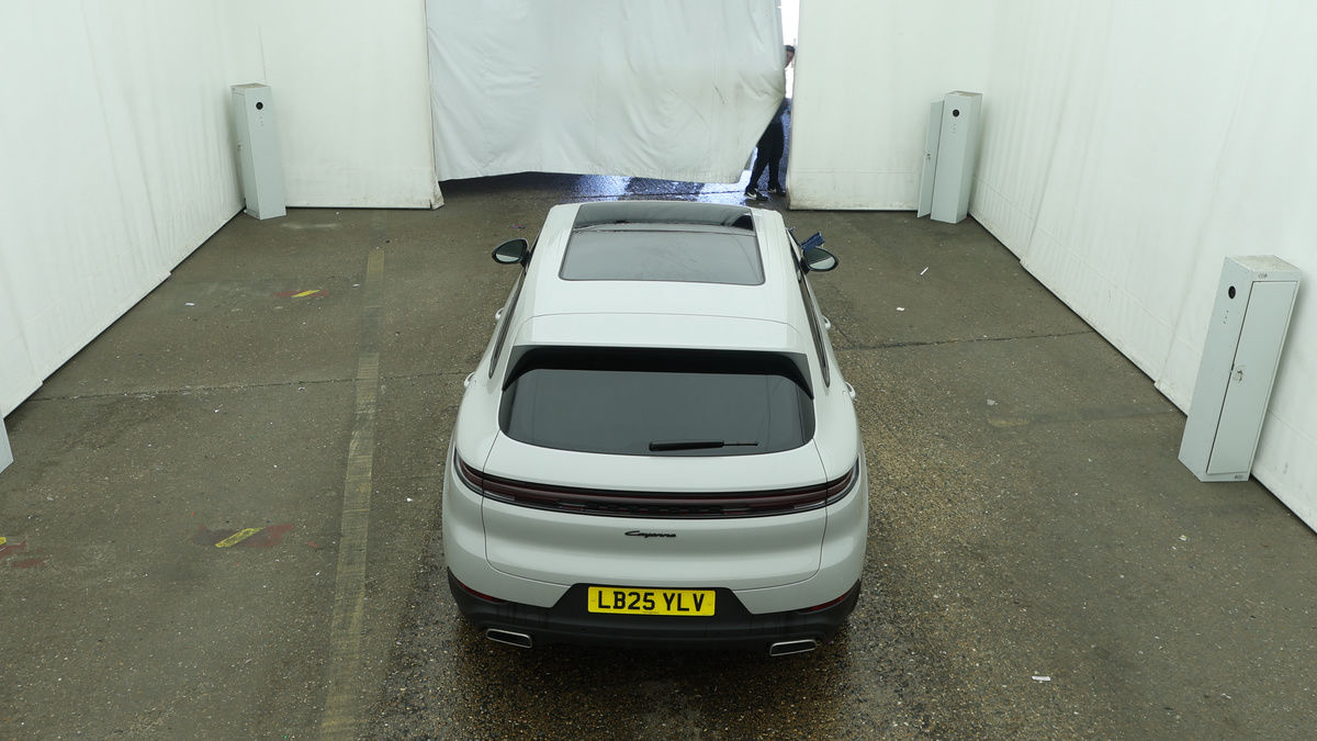 Porsche Cayenne Image 8