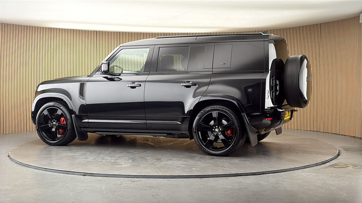 More views of Land Rover Defender 110