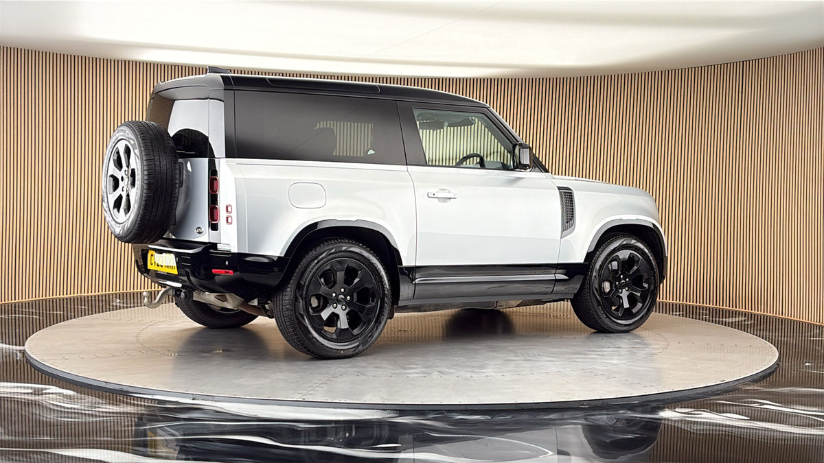 More views of Land Rover Defender 90