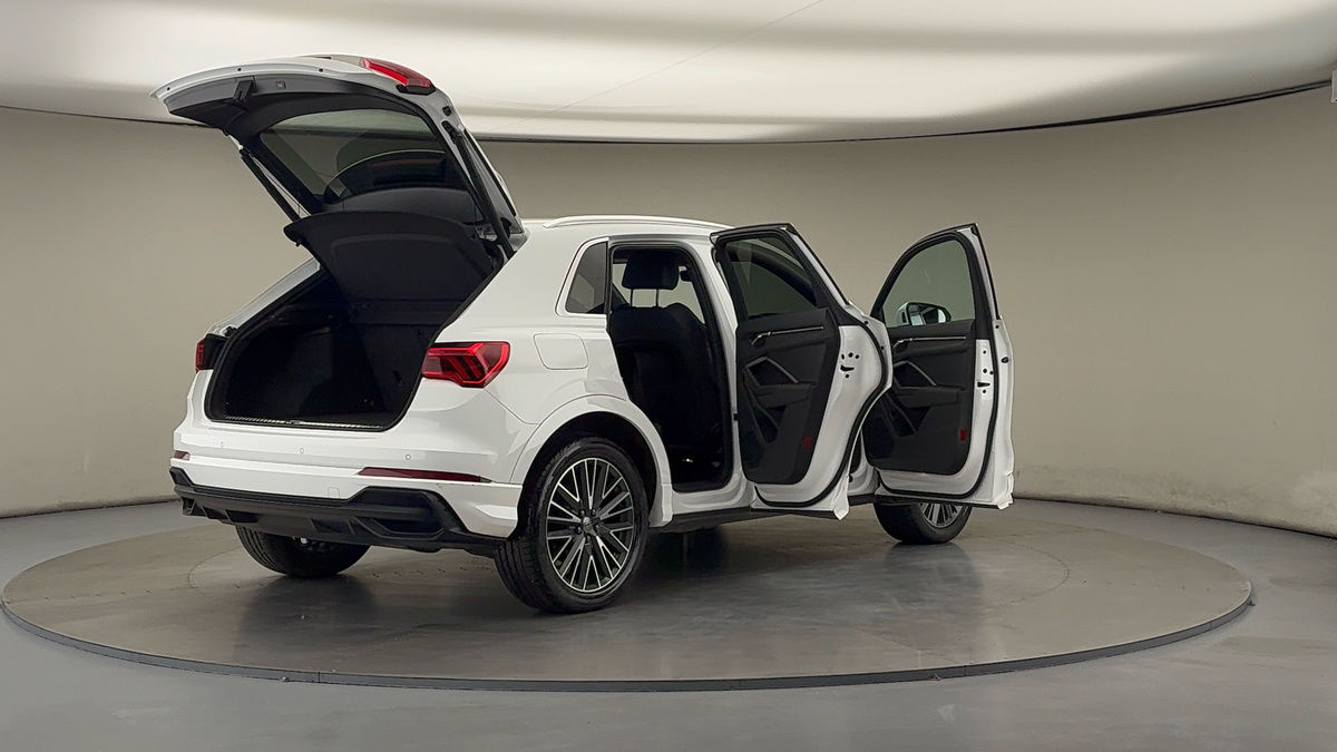 More views of Audi Q3