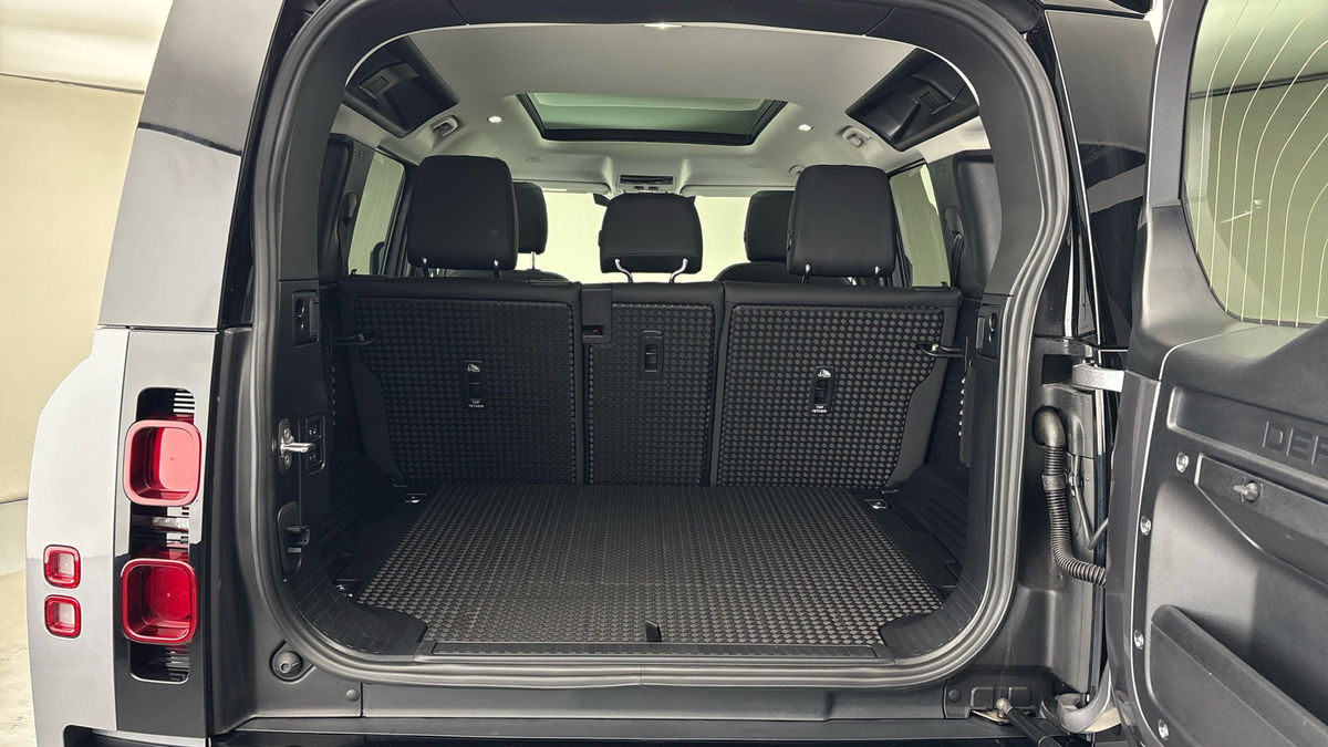 Land Rover Defender 110 Urban Image 11