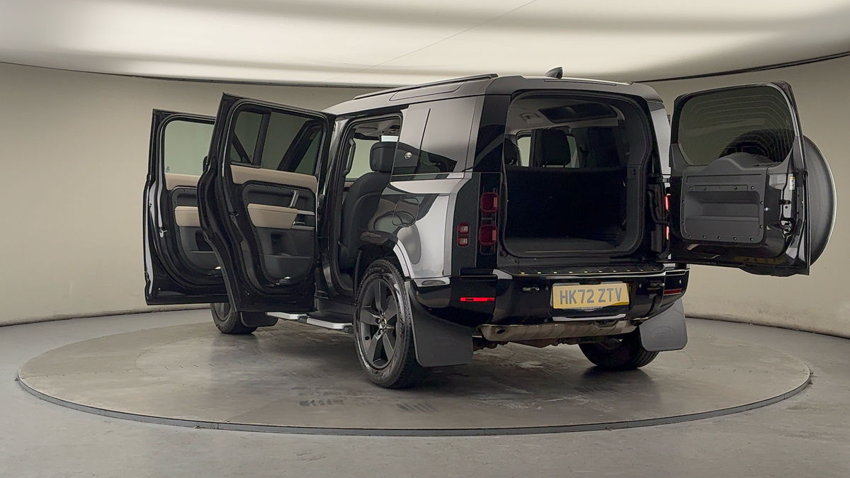 Land Rover Defender 110 Image 23