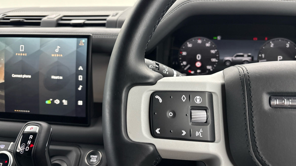 Land Rover Defender 90 Image 13