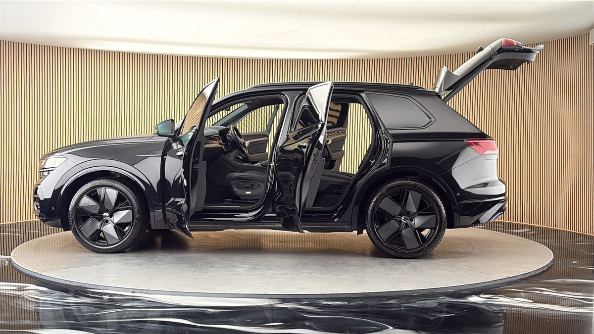 More views of Volkswagen Touareg