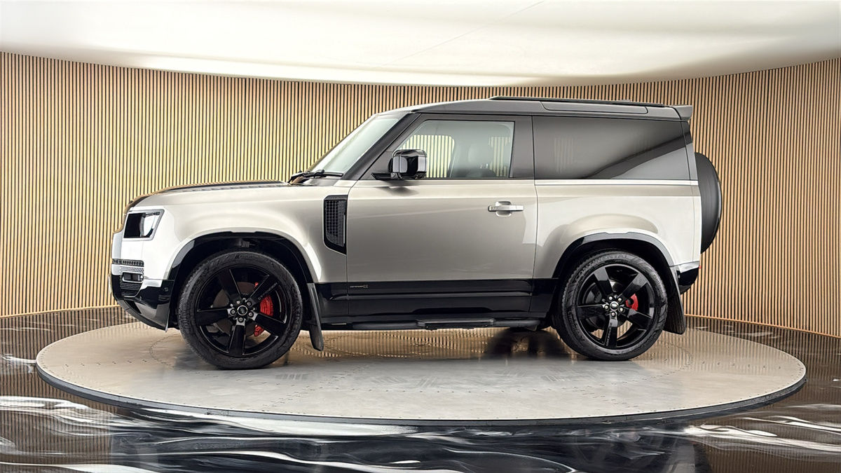 More views of Land Rover Defender 90