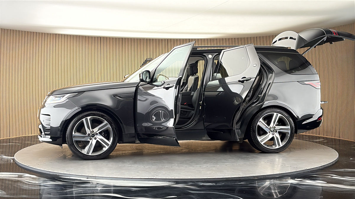 More views of Land Rover Discovery