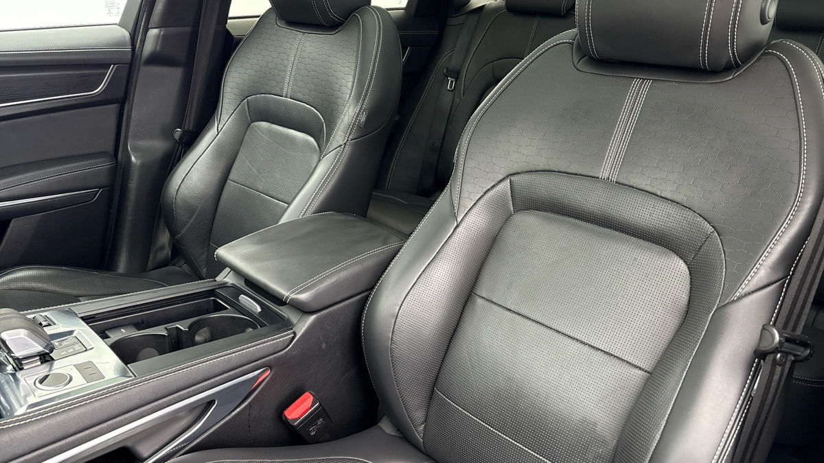 Jaguar F-PACE Image 7