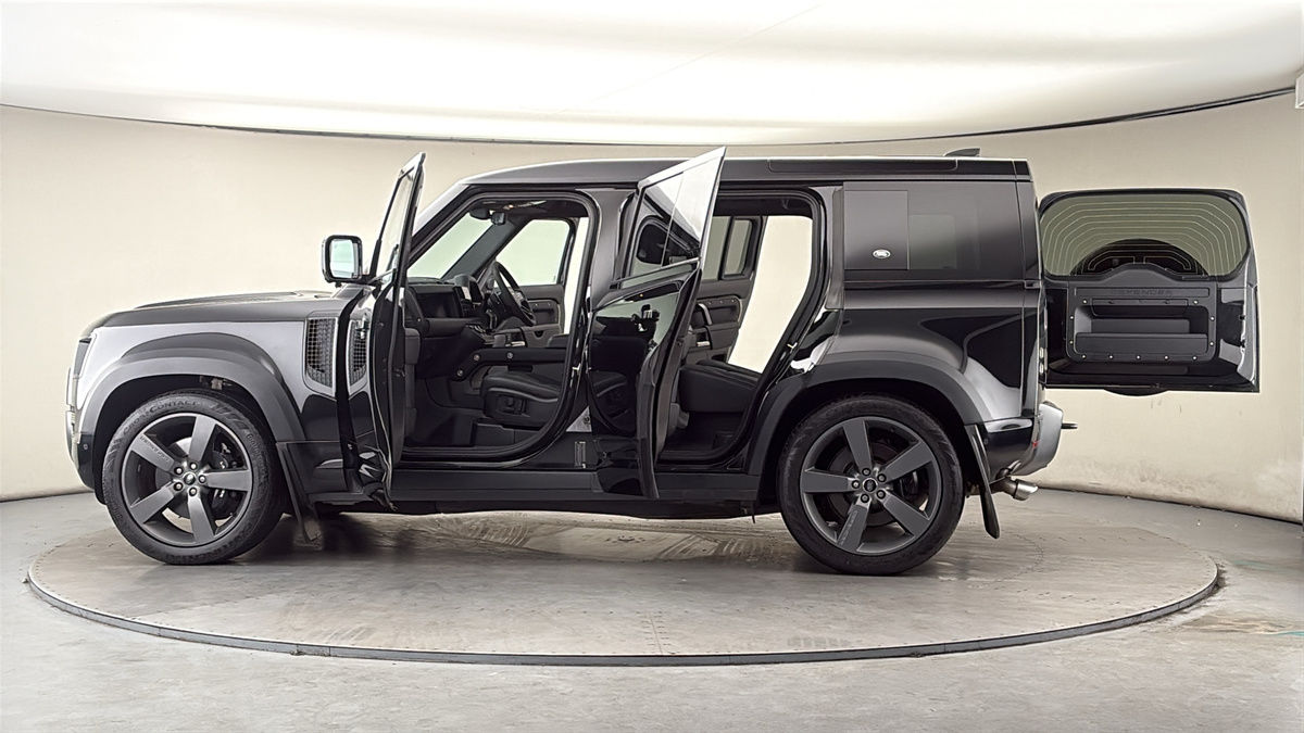 More views of Land Rover Defender 110