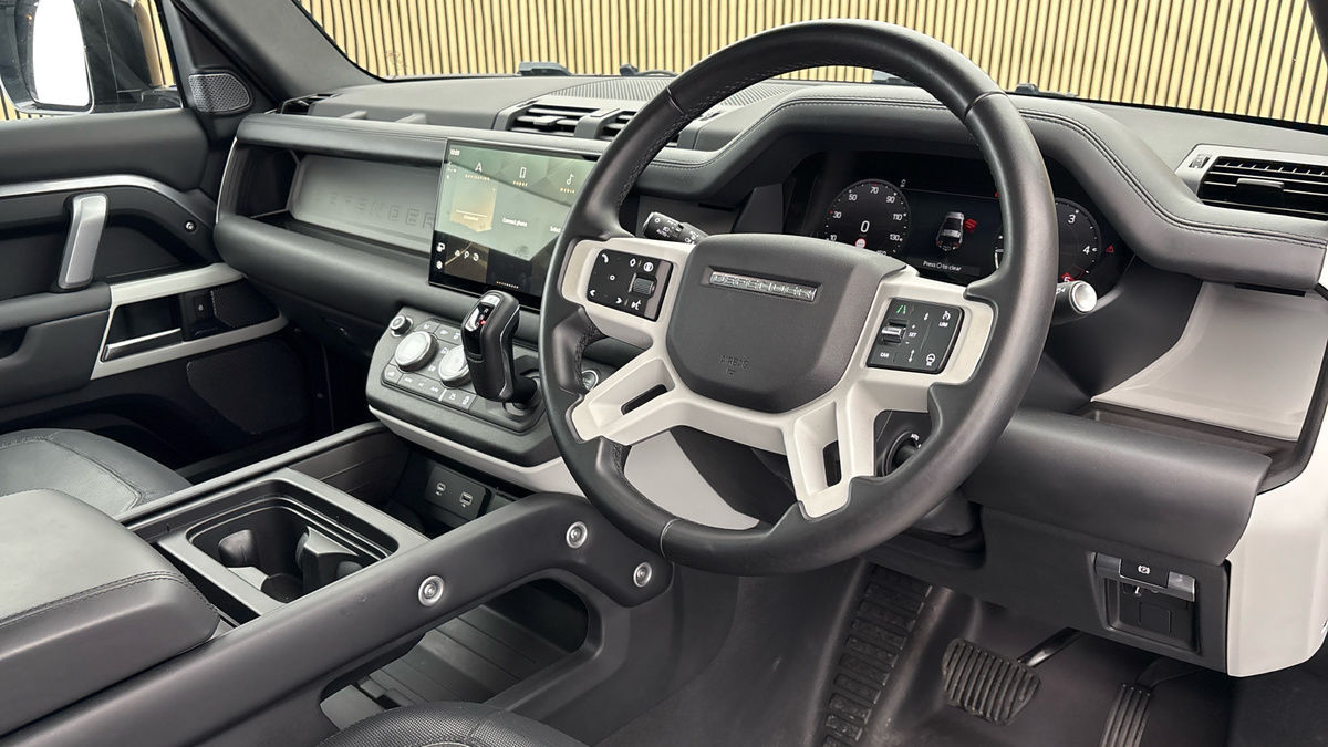 Land Rover Defender 90 Image 5