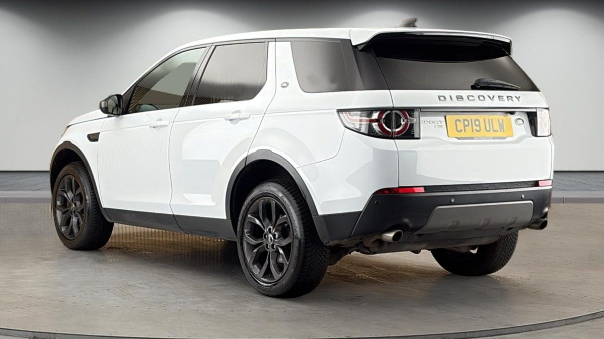 Land Rover Discovery Sport Image 2