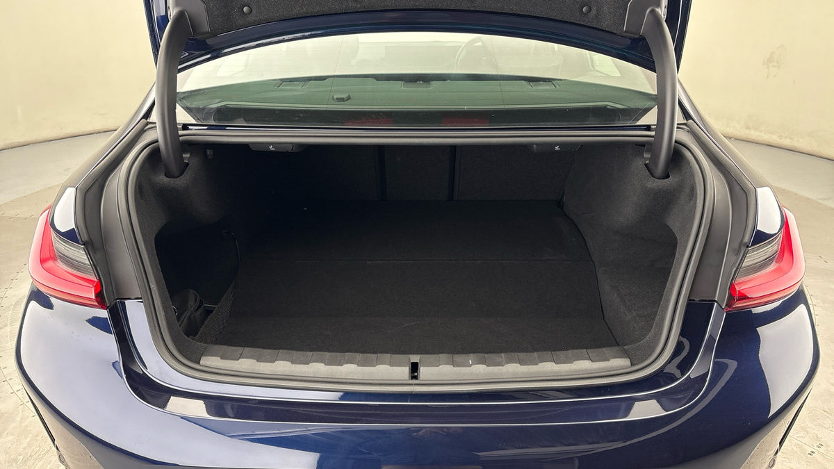 BMW 3 Series Image 11