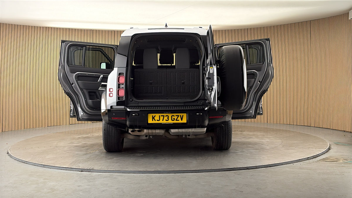 More views of Land Rover Defender 110