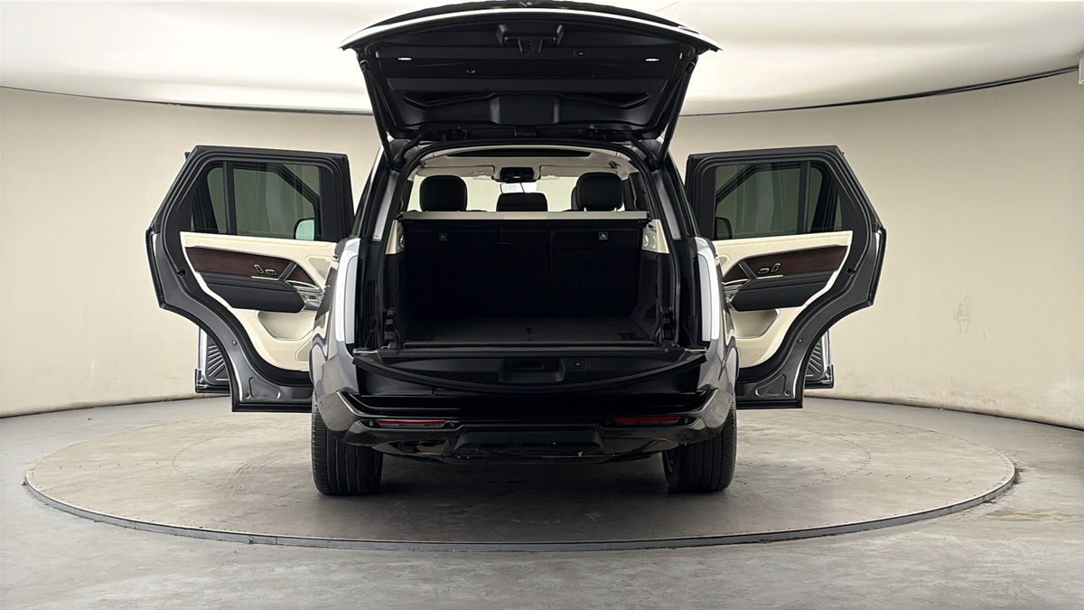 More views of Land Rover Range Rover