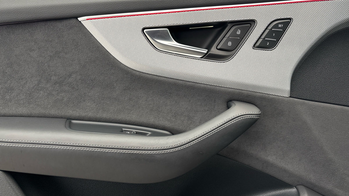 Audi RSQ8 Urban Image 28