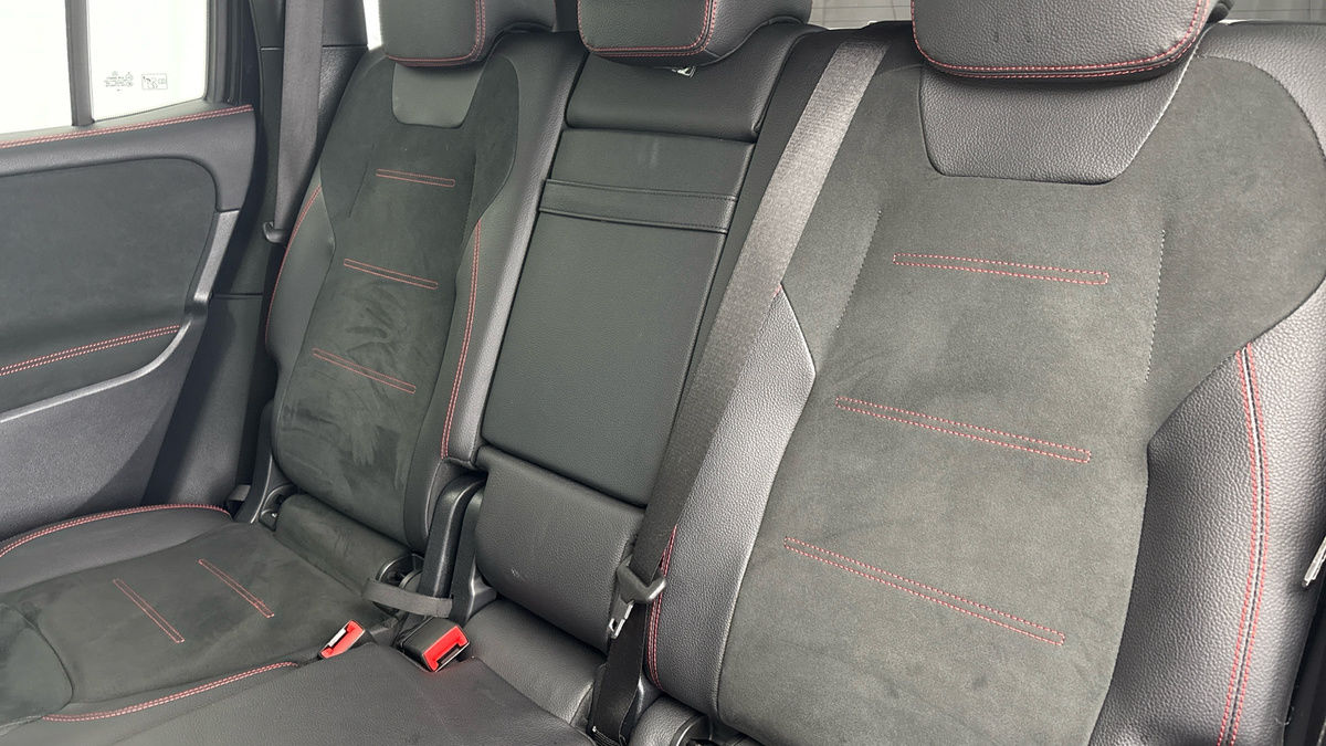 Mercedes-Benz GLB Image 8