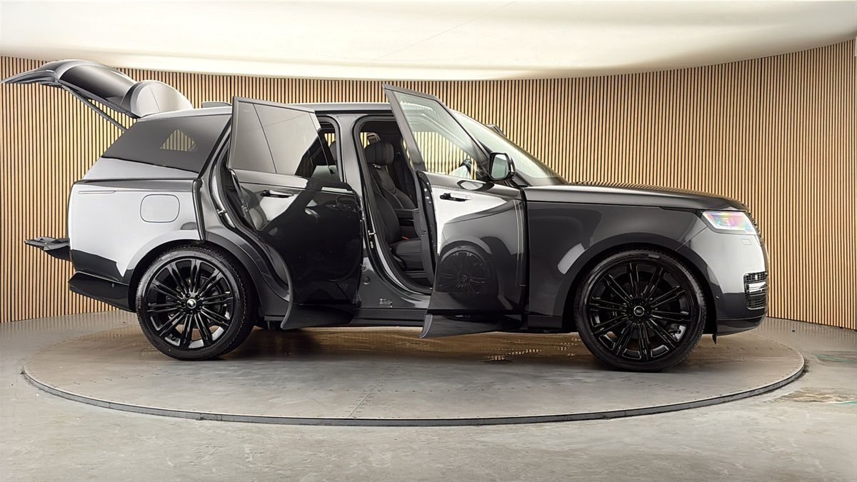 More views of Land Rover Range Rover