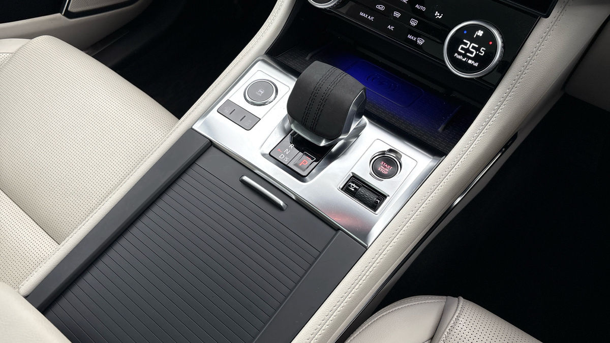 Jaguar F-PACE Image 18