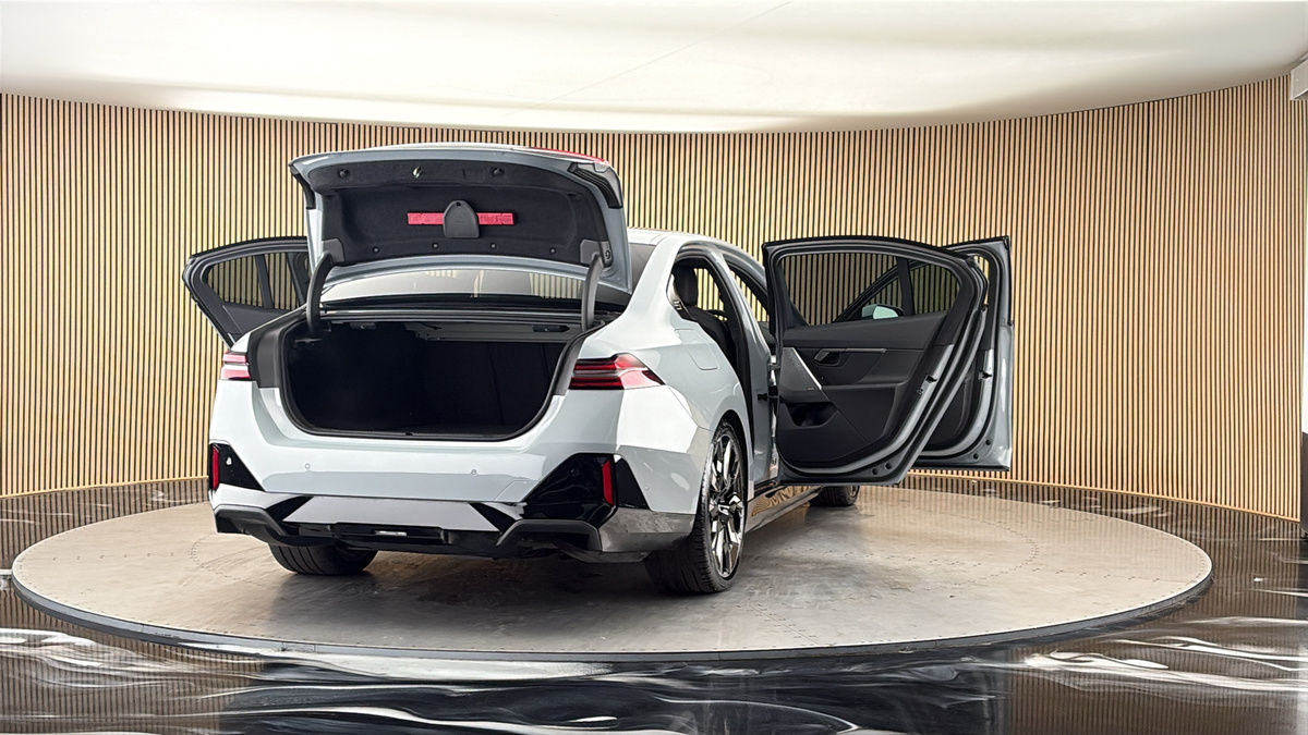 More views of BMW i5