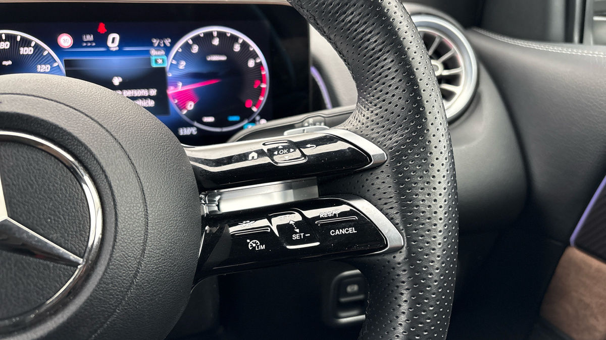 Mercedes-Benz GLB Image 14